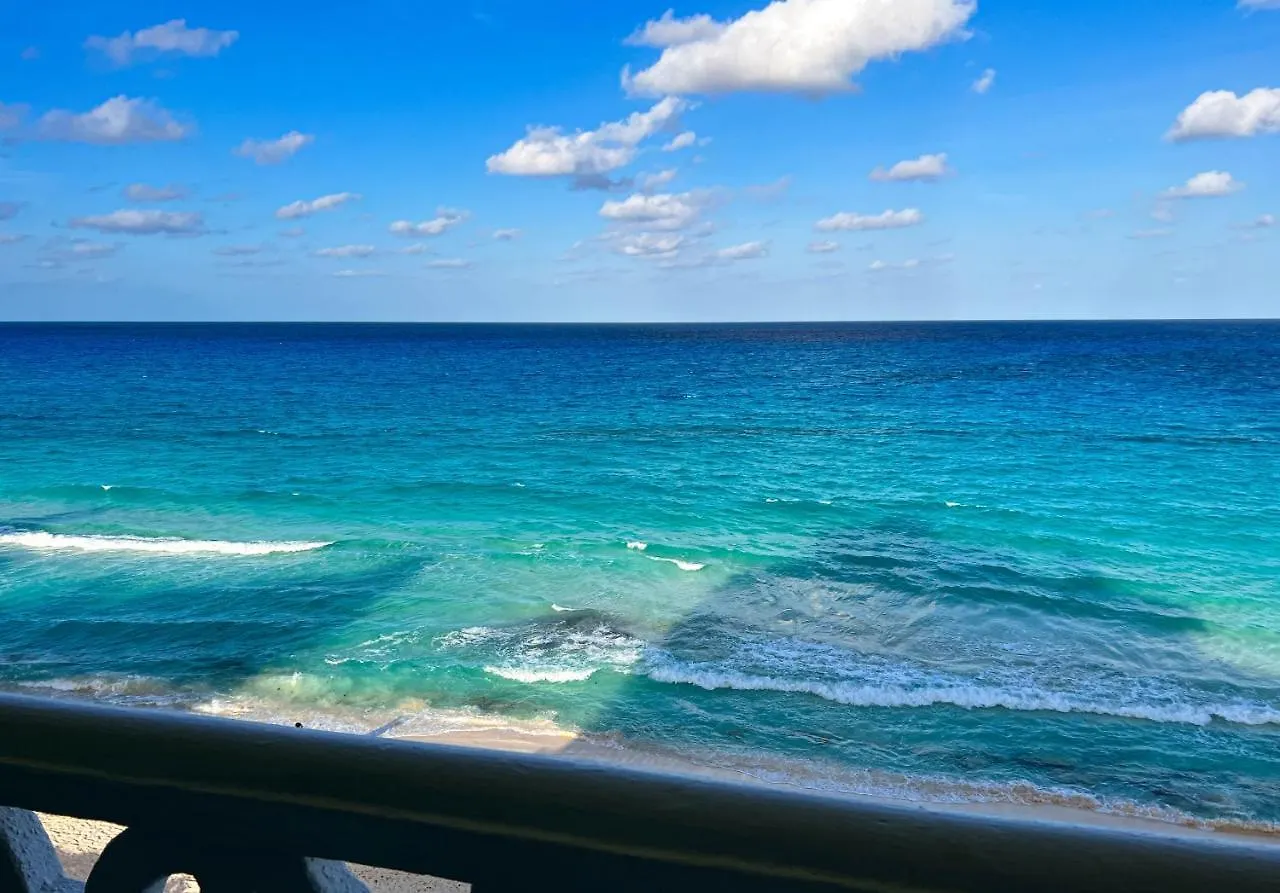 Seashore Apartment Cancun