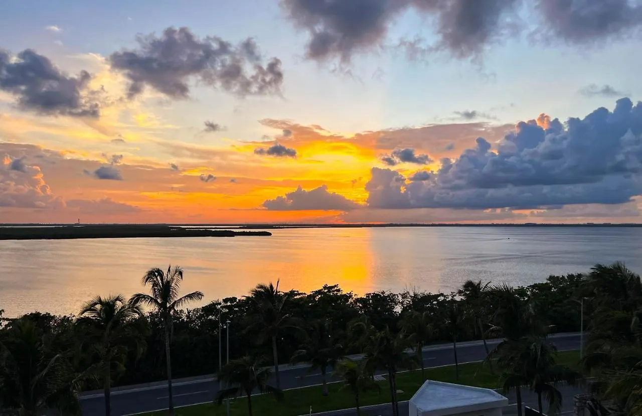 Seashore Apartment Cancun