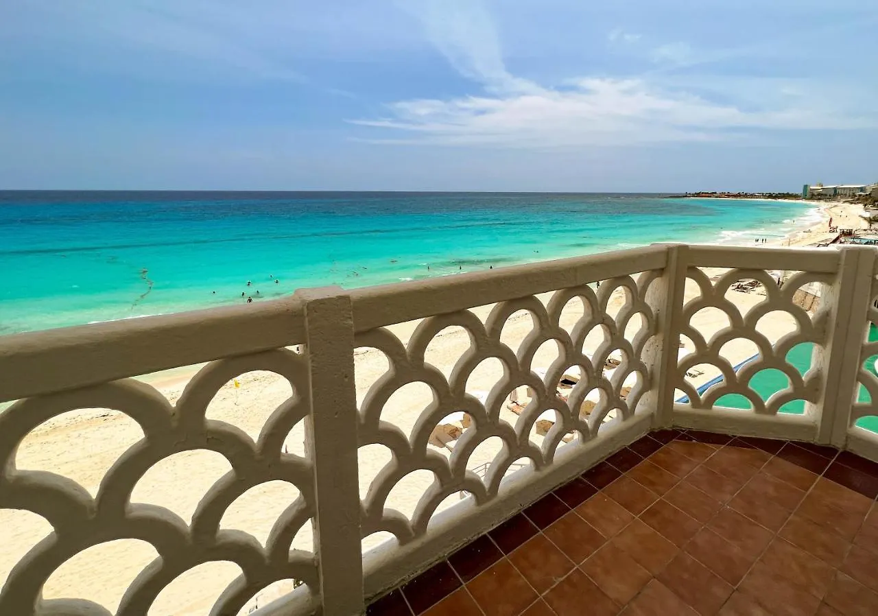 Seashore Apartment Cancún Mexico